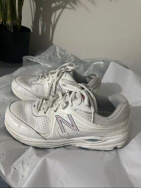 New Balance White Leather Sneakers with Navy & Red Logo Trim